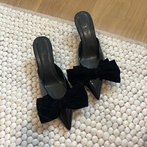 Black velvet Bow Mules